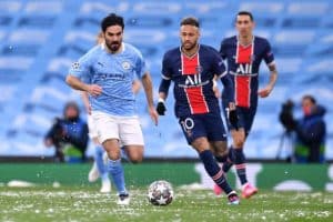 Paris Saint-Germains brasilianischer Stürmer Neymar (C) kämpft mit Manchester Citys deutschem Mittelfeldspieler Ilkay Gundogan während des Fußball-Halbfinal-Rückspiels der UEFA Champions League zwischen Manchester City und Paris Saint-Germain (PSG) im Etihad Stadium in Manchester, Nordwestengland, am 4. Mai 2021. Paul ELLIS / AFP