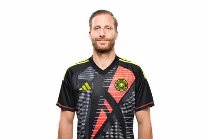 Oliver Baumann im neuen DFB Trikot 2024, Foto: Thomas Boecker/DFB