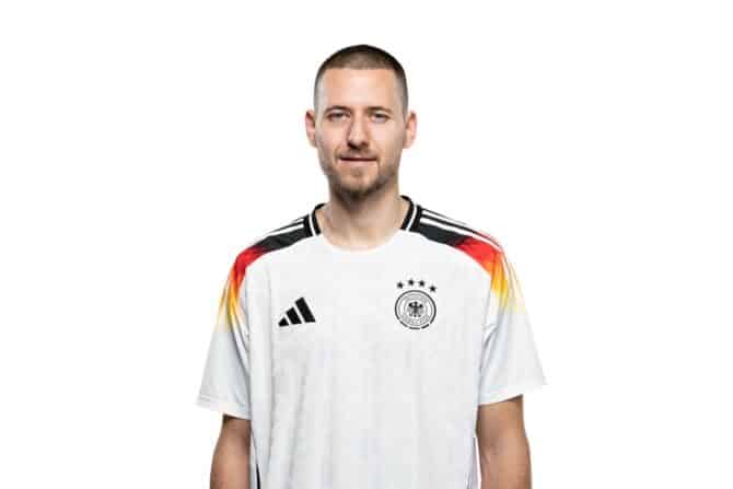 Waldemar Anton im neuen DFB Trikot 2024, Foto: Thomas Boecker/DFB