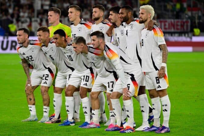 Spieler der deutschen Mannschaft posieren für ein Mannschaftsfoto vor dem Fußballspiel der Liga A Gruppe A3 der UEFA Nations League zwischen Deutschland und Ungarn in Düsseldorf  am 7. September 2024 (Foto: John MACDOUGALL / AFP)