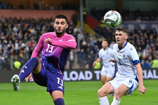 Deniz Undav ist der Matchwinner und erzielte beide Tore beim 2:1 gegen Bosnien in der UEFA Nations League (Photo by Elvis Barukcic / AFP)